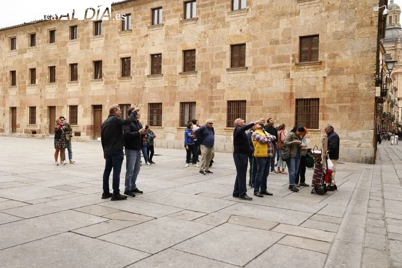 Ambiente en el centro de Salamanca en la mañana de este domingo. Fotos: David Sañudo