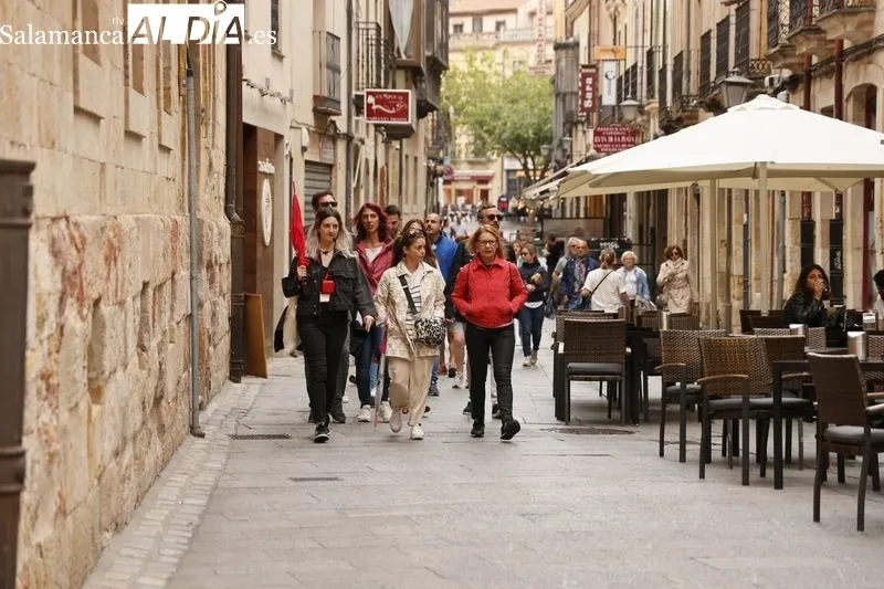 Ambiente en el centro de Salamanca en la mañana de este domingo. Fotos: David Sañudo
