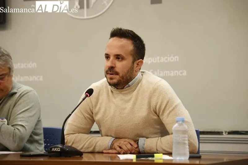 El portavoz del Grupo Socialista en la Diputación, Fernando Rubio, y los diputados provinciales Antonio Cámara y Carlos Fernández Chanca. Fotos: David Sañudo