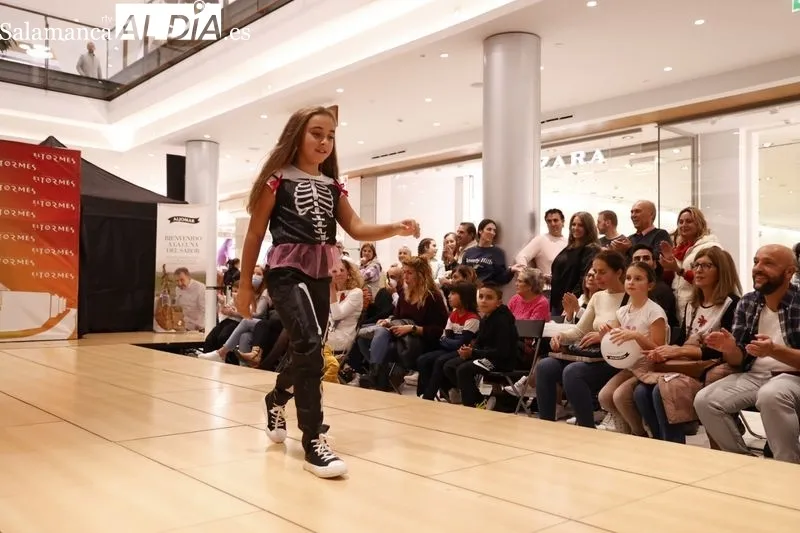 ‘Pequedesfile solidario’ de Pyfano contra el cáncer infantil. Fotos: David Sañudo