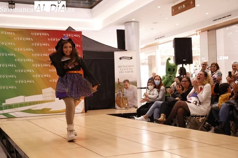 ‘Pequedesfile solidario’ de Pyfano contra el cáncer infantil. Fotos: David Sañudo