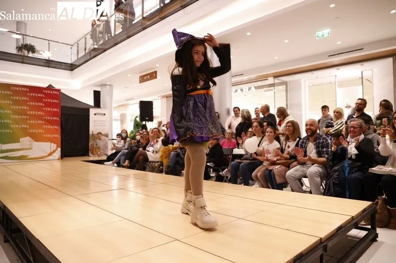 ‘Pequedesfile solidario’ de Pyfano contra el cáncer infantil. Fotos: David Sañudo