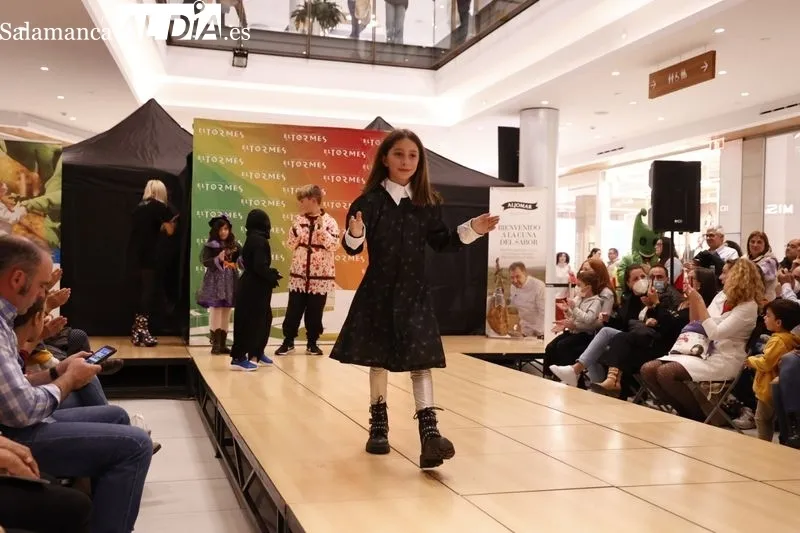 ‘Pequedesfile solidario’ de Pyfano contra el cáncer infantil. Fotos: David Sañudo