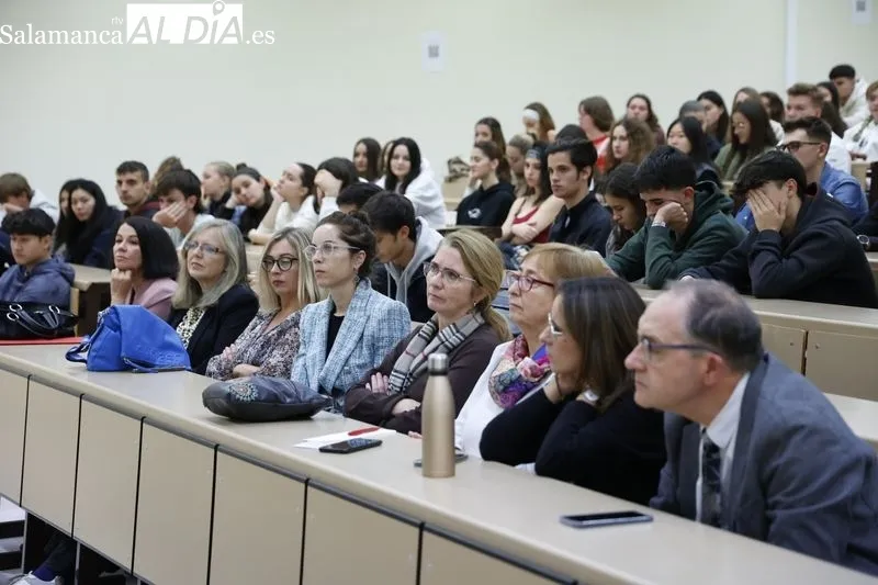 Conferencia 'Mujeres en la Banca', dentro del VII Ciclo de Contacto Empresarial de la Facultad de Economía y Empresa. Fotos: David Sañudo