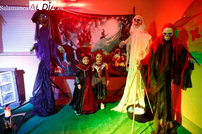 Alumnos, padres y profesores del CEIP Padre Manjón celebran Halloween | FOTOS: David Sañudo 
