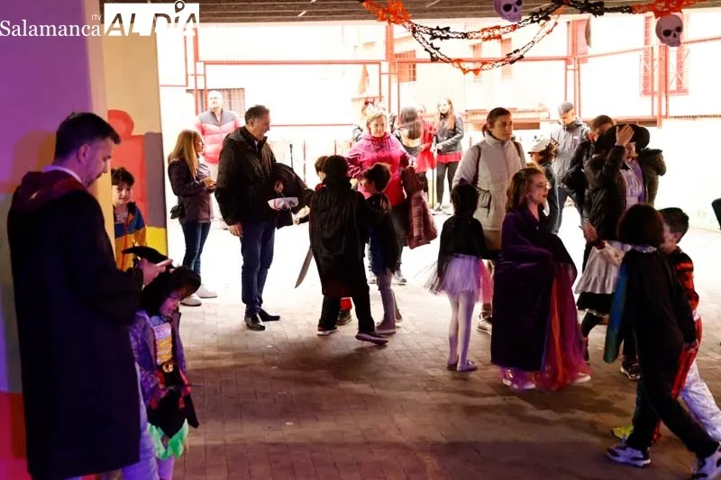 Alumnos, padres y profesores del CEIP Padre Manjón celebran Halloween | FOTOS: David Sañudo 