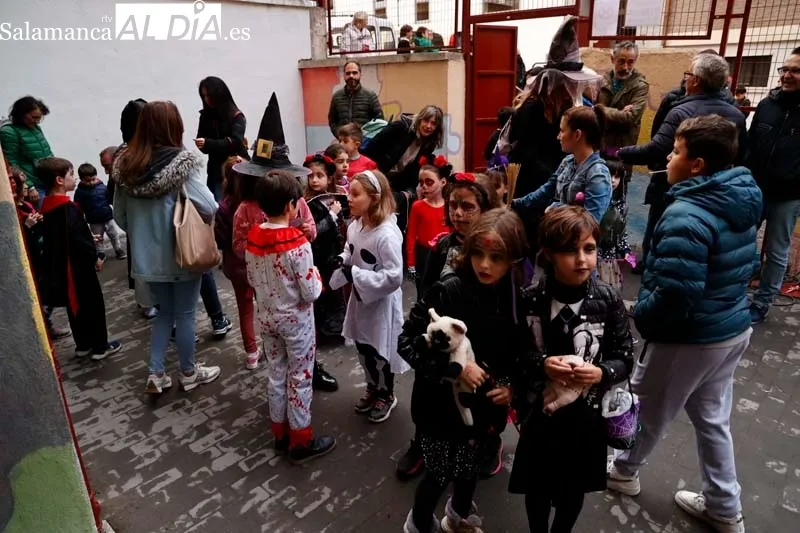 Alumnos, padres y profesores del CEIP Padre Manjón celebran Halloween | FOTOS: David Sañudo 