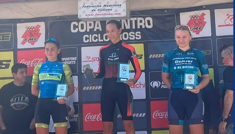 Corredores de la Escuela de Ciclismo Salmantina