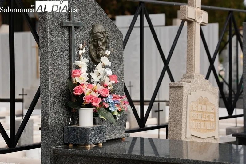 Aspecto del cementerio de Salamanca los días previos a Todos los Santos.