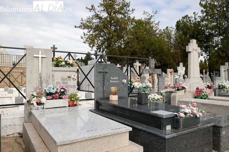 Aspecto del cementerio de Salamanca los días previos a Todos los Santos.