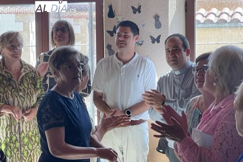 Mancera de Abajo entregaba un regalo de despedida a Fernando García