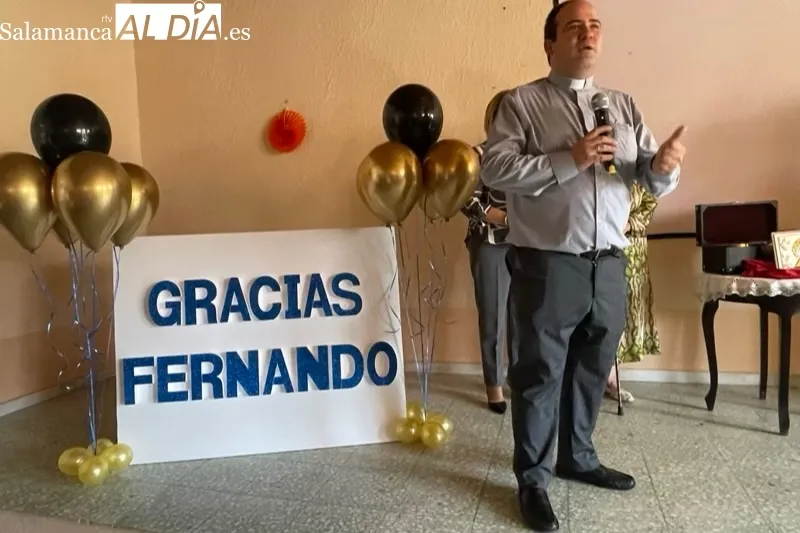 Mancera de Abajo entregaba un regalo de despedida a Fernando García