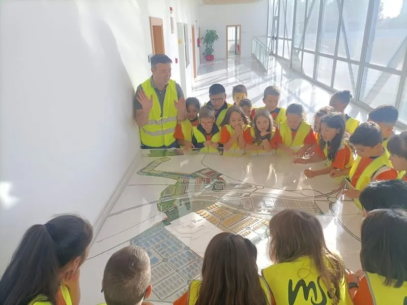 Foto 11 - Los alumnos del Colegio Antonio Machado aprenden, disfrutan y se divierten en la visita a MercaSalamanca