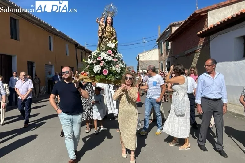 Mancera de Abajo vivía en las calles la procesión de la Virgen del Rosario