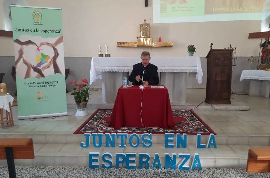 Foto 3 - La Di&oacute;cesis remata en Fuentes de O&ntilde;oro los retiros de inicio de curso