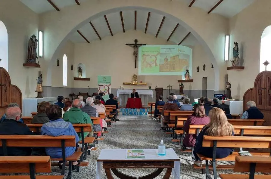 Foto 2 - La Di&oacute;cesis remata en Fuentes de O&ntilde;oro los retiros de inicio de curso