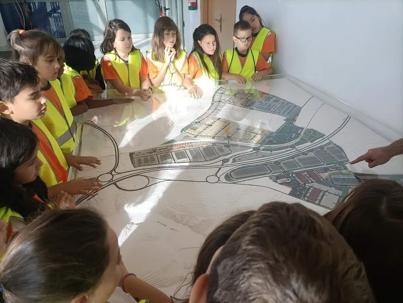 Foto 10 - Los alumnos del Colegio Antonio Machado aprenden, disfrutan y se divierten en la visita a MercaSalamanca