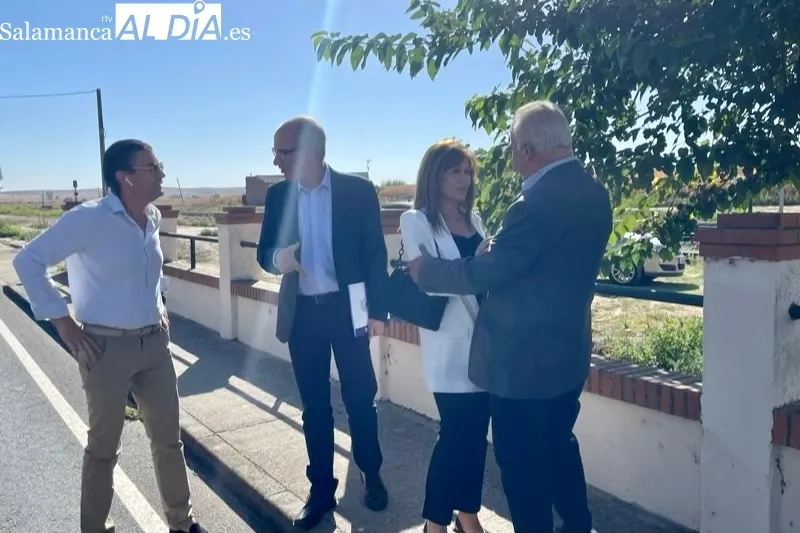 Javier Iglesias, presidente de la Diputación, visitaba hoy la carretera entre Babilafuente y Aldealengua