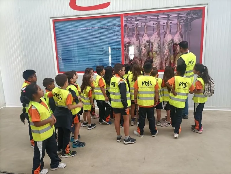 Foto 9 - Los alumnos del Colegio Antonio Machado aprenden, disfrutan y se divierten en la visita a MercaSalamanca