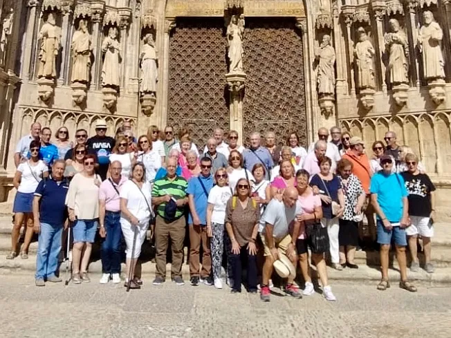 Los participantes en la excursión municipal visitaban este jueves Morella y su basílica 