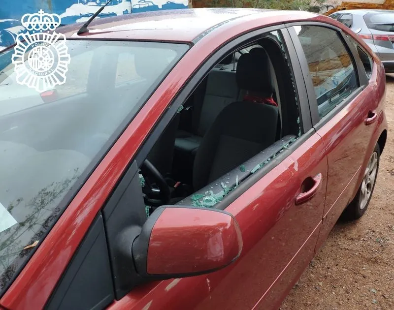 Uno de los vehículos en los que actuó el detenido. Foto Policía Nacional