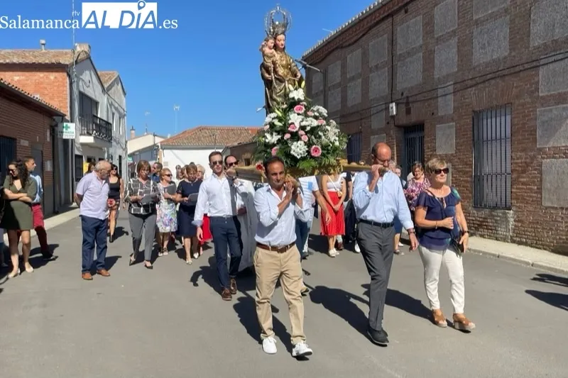 Mancera de Abajo vivía en las calles la procesión de la Virgen del Rosario