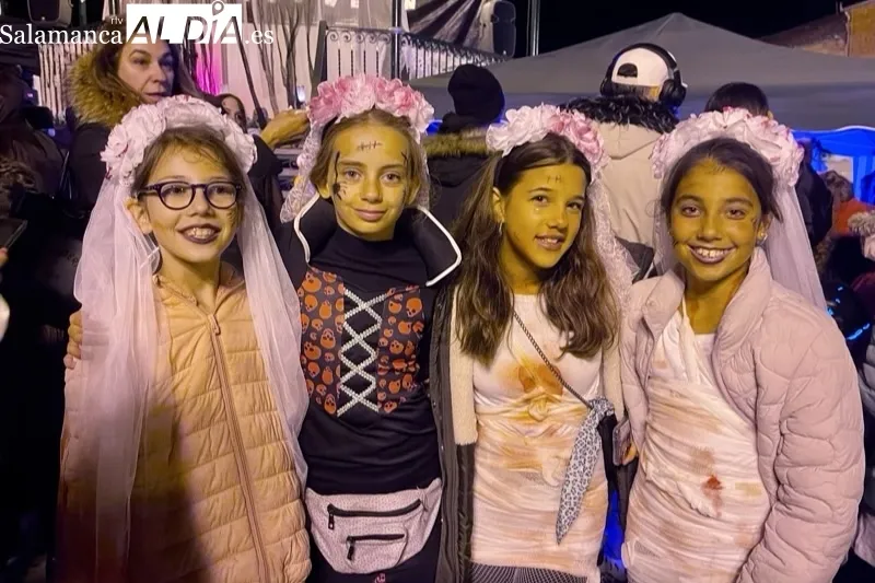 Foto 8 - Una noche de Halloween multitudinaria y 'terror&iacute;ficamente divertida' en Pe&ntilde;aranda