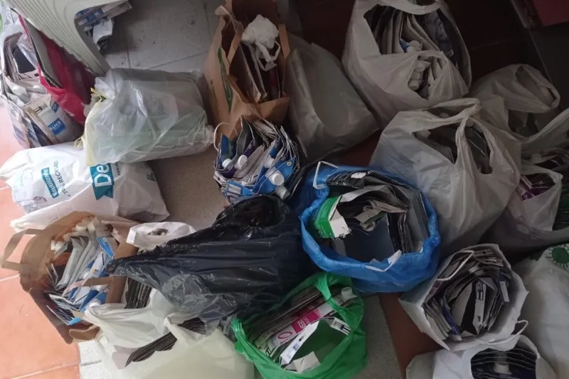 La asociación Villoruela se Mueve ha recibido miles de envases para su árbol de navidad