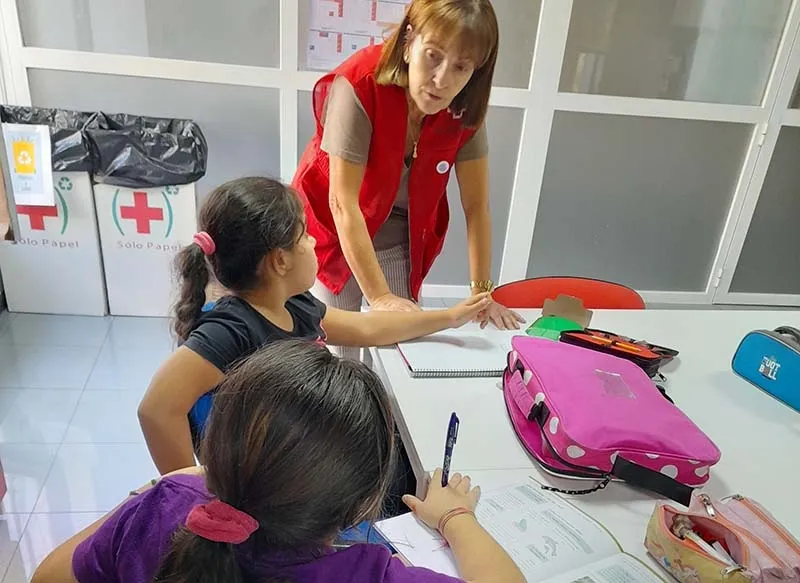 Foto 2 - Cruz Roja retoma el apoyo escolar durante el curso a una treintena de ni&ntilde;os y ni&ntilde;as en B&eacute;jar 