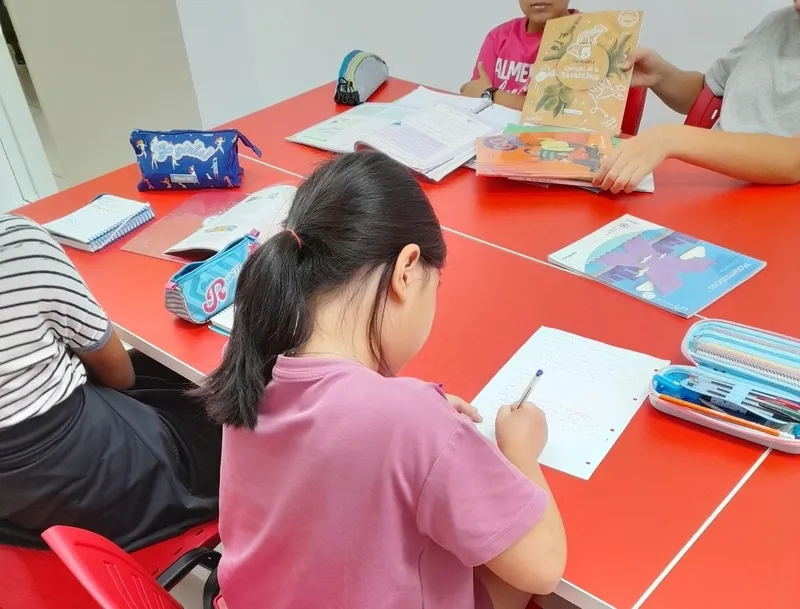 Voluntarios de Cruz Roja Juventud con niños de Vitigudino y Lumbrales