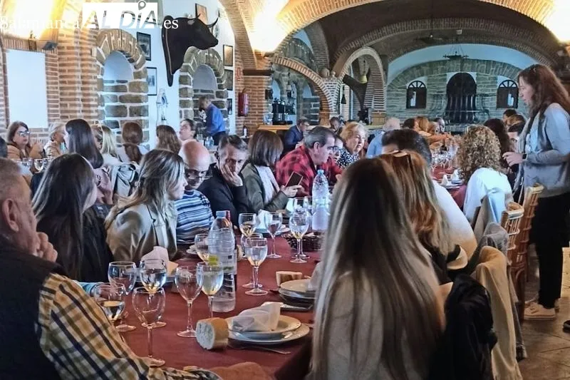 Los excursionistas dieron un paseo por el centro de Lumbrales