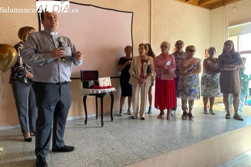 Mancera de Abajo entregaba un regalo de despedida a Fernando García