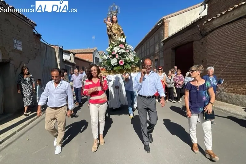 Mancera de Abajo vivía en las calles la procesión de la Virgen del Rosario