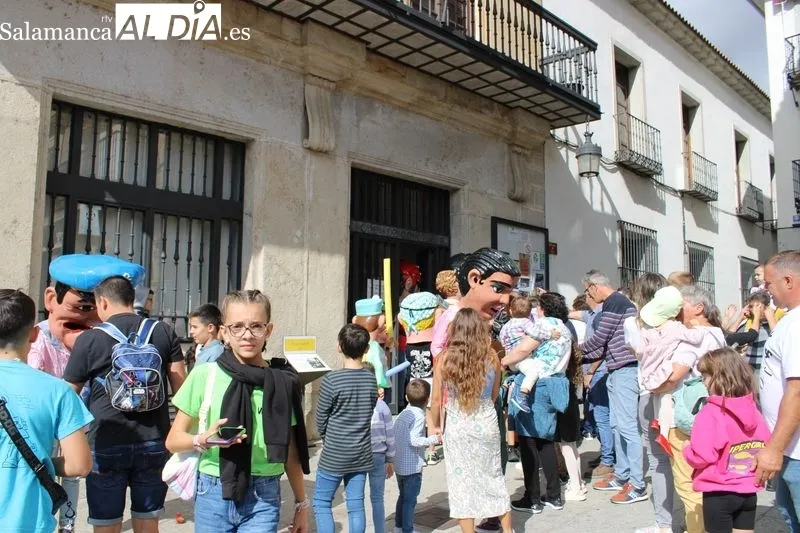 Foto 11 - Los gigantes y cabezudos salen a recorrer Alba de Tormes&nbsp;
