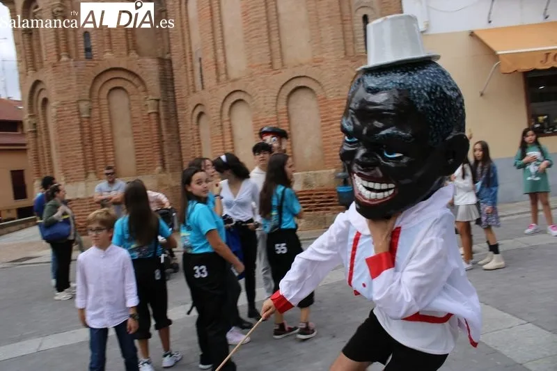 Foto 4 - Los gigantes y cabezudos salen a recorrer Alba de Tormes&nbsp;