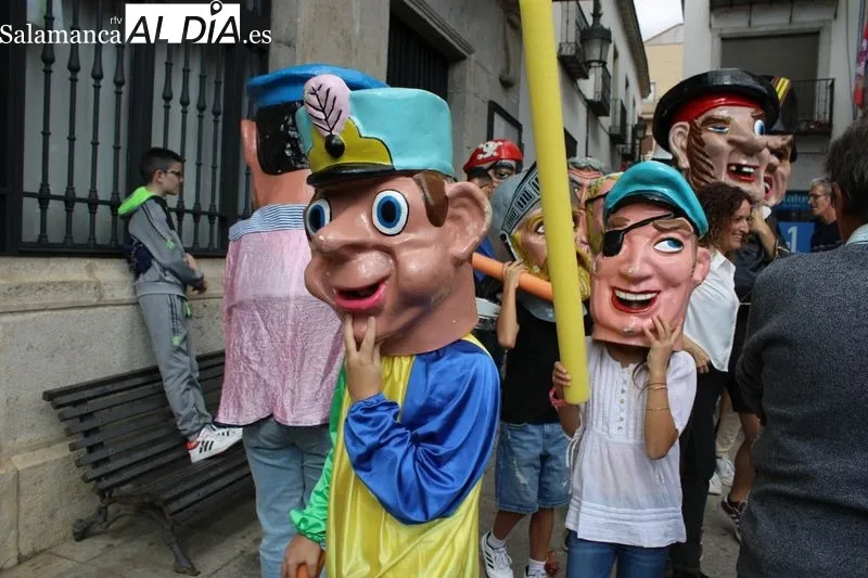 Foto 8 - Los gigantes y cabezudos salen a recorrer Alba de Tormes&nbsp;