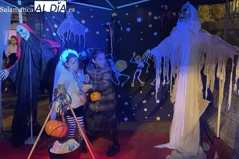 Foto 4 - Una noche de Halloween multitudinaria y 'terror&iacute;ficamente divertida' en Pe&ntilde;aranda