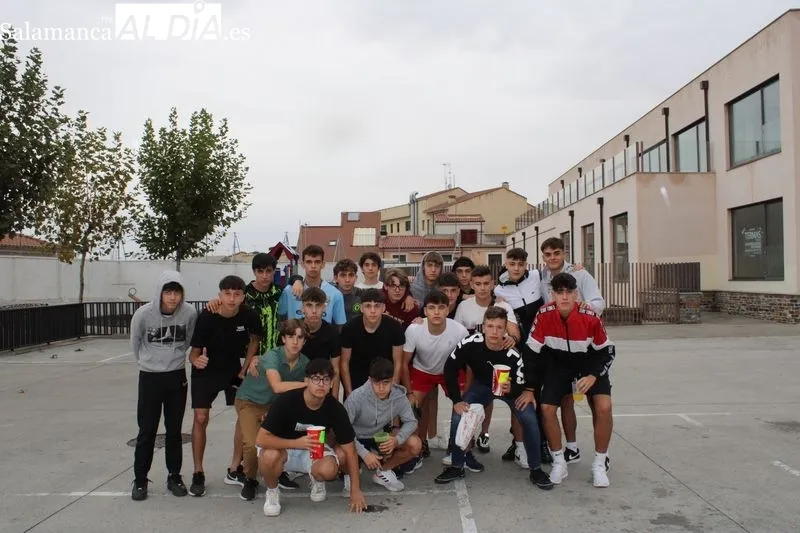 Foto 3 - Las pe&ntilde;as de Alba de Tormes dan el pistoletazo de salida a sus fiestas patronales