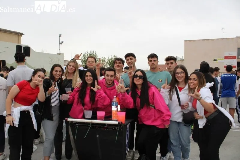 Foto 6 - Las pe&ntilde;as de Alba de Tormes dan el pistoletazo de salida a sus fiestas patronales