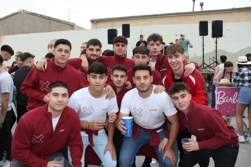 Foto 4 - Las pe&ntilde;as de Alba de Tormes dan el pistoletazo de salida a sus fiestas patronales