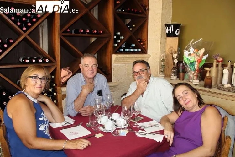 Foto 9 - El restaurante Do&ntilde;a Matea recibe a los vecinos del barrio San Miguel&nbsp;