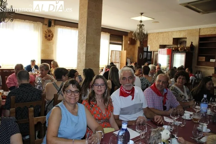 Foto 4 - El restaurante Do&ntilde;a Matea recibe a los vecinos del barrio San Miguel&nbsp;