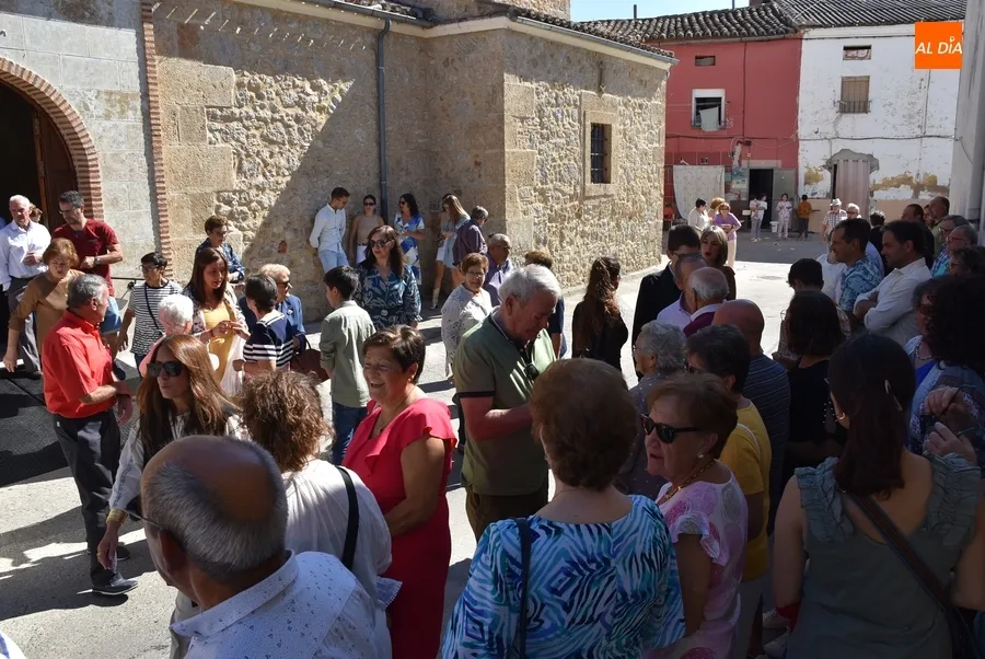 Foto 3 - Las hermanas Pastor Encinas y su amplia familia acompa&ntilde;an a la Virgen del Rosario en El Puente