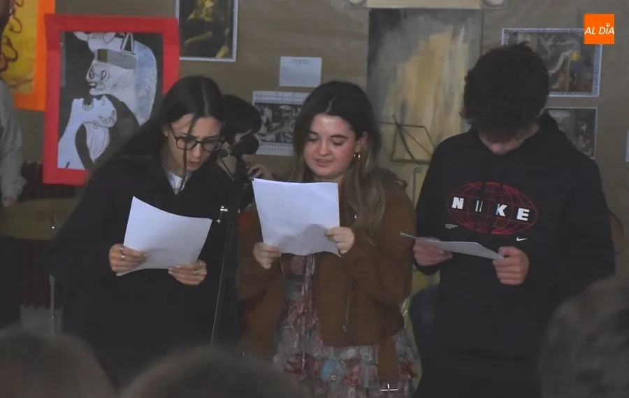 Foto 6 - El IES Tierra musicaliza microrrelatos de terror para festejar Halloween