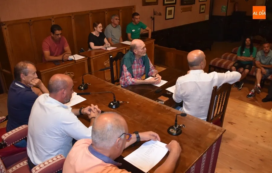 Foto 5 - APCRA intenta recabar apoyos en la Mancomunidad Riberas del &Aacute;gueda, Yeltes y Agad&oacute;n