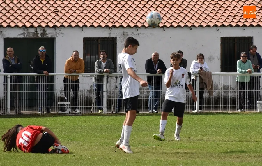 Foto 2 - El Infantil del Ciudad Rodrigo gana en su hist&oacute;rica cita en el Francisco Mateos al Salamanca CF UDS