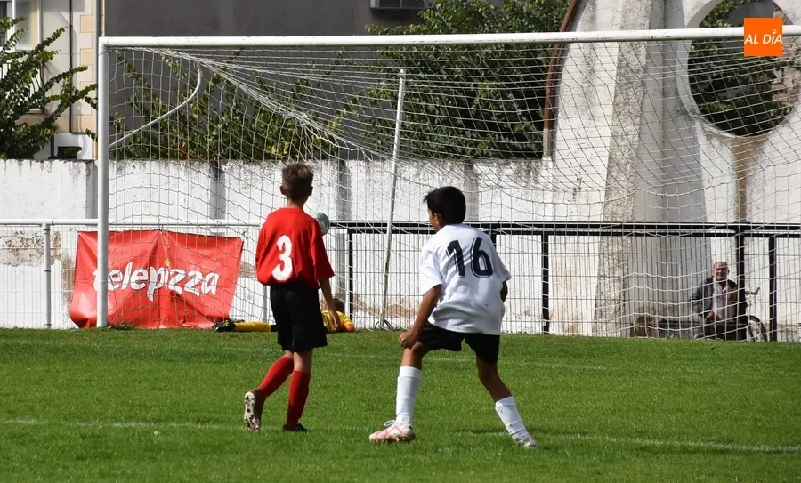 Foto 4 - El Infantil del Ciudad Rodrigo gana en su hist&oacute;rica cita en el Francisco Mateos al Salamanca CF UDS