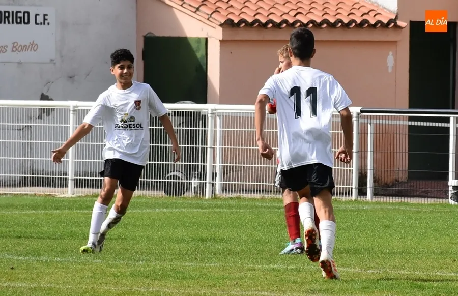 Foto 5 - El Infantil del Ciudad Rodrigo gana en su hist&oacute;rica cita en el Francisco Mateos al Salamanca CF UDS