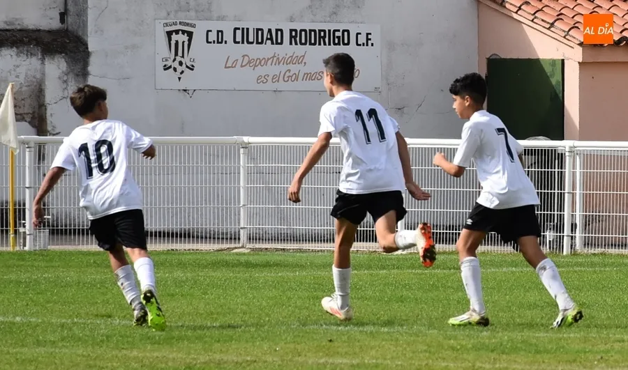 Foto 6 - El Infantil del Ciudad Rodrigo gana en su hist&oacute;rica cita en el Francisco Mateos al Salamanca CF UDS