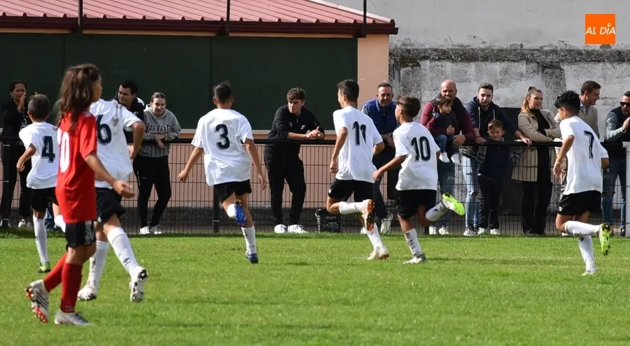 Foto 7 - El Infantil del Ciudad Rodrigo gana en su hist&oacute;rica cita en el Francisco Mateos al Salamanca CF UDS